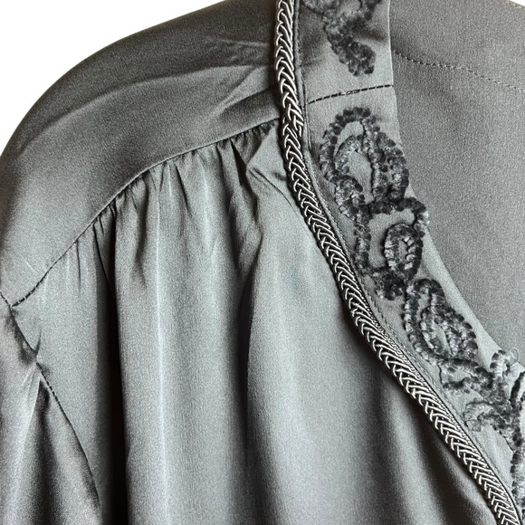 Chico’s Satin Chenille Smocked Blouse Gray Chico’s Size 4 - Picture 5 of 16